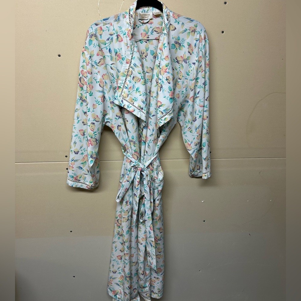 2/$75💥- ROBE | Women’s Victoria’s Secret robe size small (fits up to a medium)